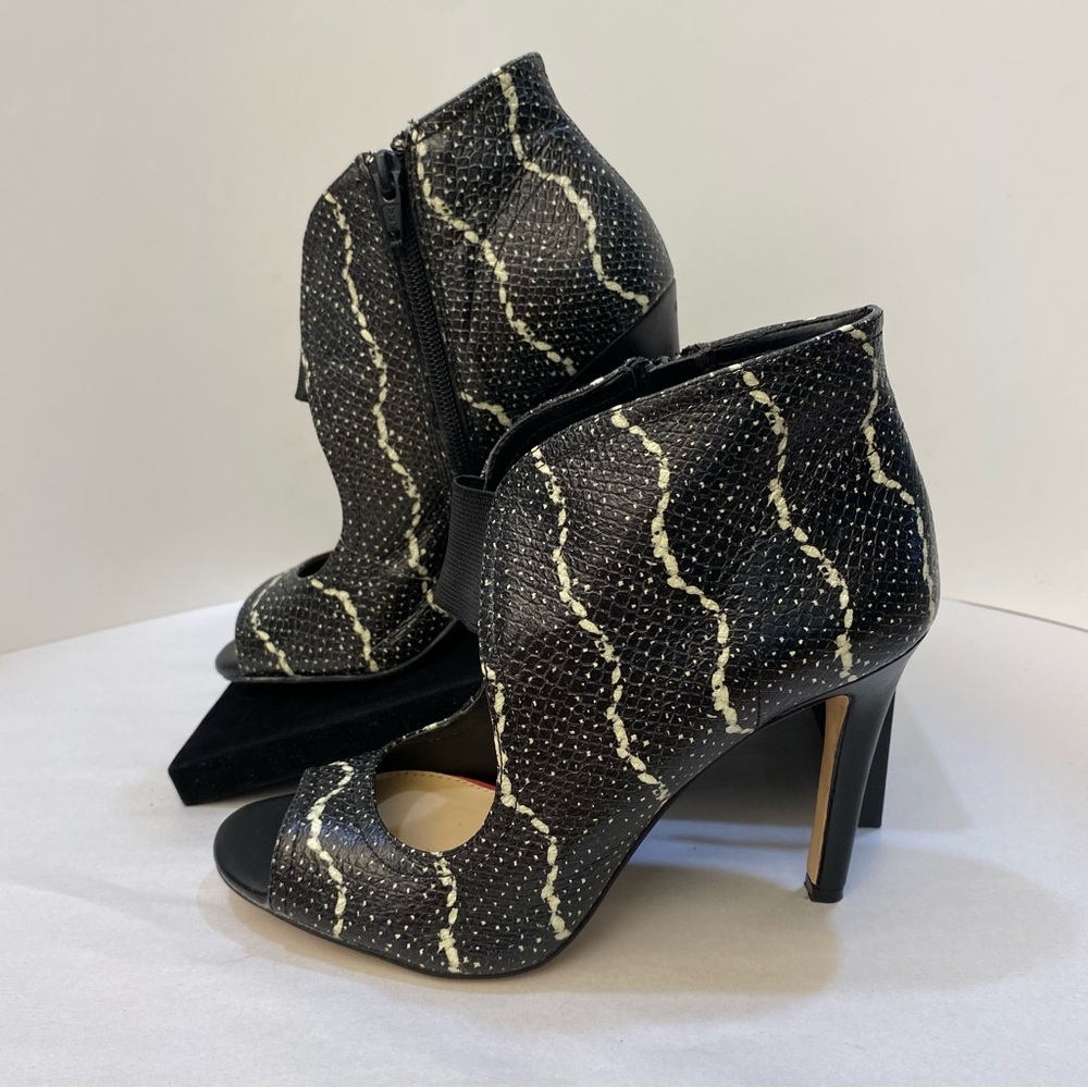 Gianni Bini Snake Embossed Leather Peep Toe Stiletto Heel Booties Black Ivory 7M